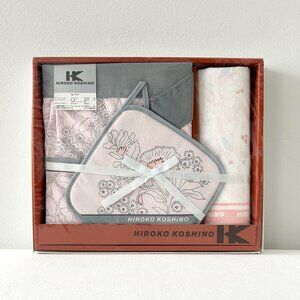 HIROKO KOSHINO 3 Piece Kitchen Linens Box Set Pink Floral Apron Towel Japan NEW